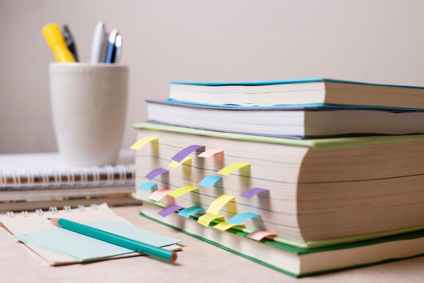 Best Online Tools for a Thesis Statement Generator in 2025